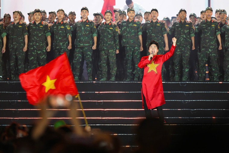 "Tự hào là người Việt Nam": Hành trình kết nối triệu trái tim Việt ảnh 1