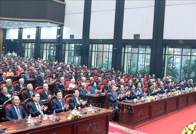 Tổng Bí thư chủ trì buổi gặp mặt các đồng chí nguyên lãnh đạo Đảng, Nhà nước ảnh 14