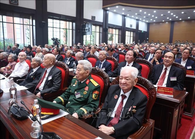 Tổng Bí thư chủ trì buổi gặp mặt các đồng chí nguyên lãnh đạo Đảng, Nhà nước ảnh 12