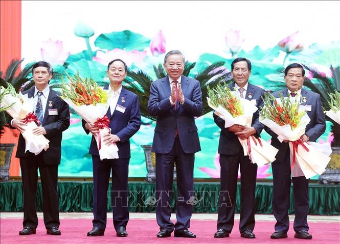 Tổng Bí thư chủ trì buổi gặp mặt các đồng chí nguyên lãnh đạo Đảng, Nhà nước ảnh 7