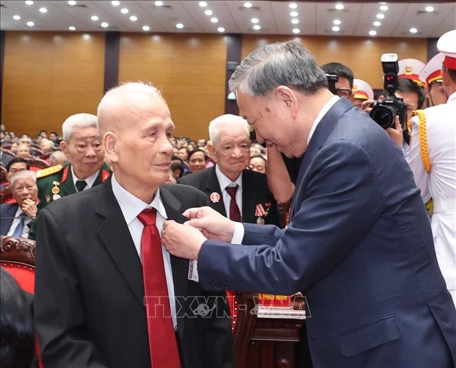 Tổng Bí thư chủ trì buổi gặp mặt các đồng chí nguyên lãnh đạo Đảng, Nhà nước ảnh 5