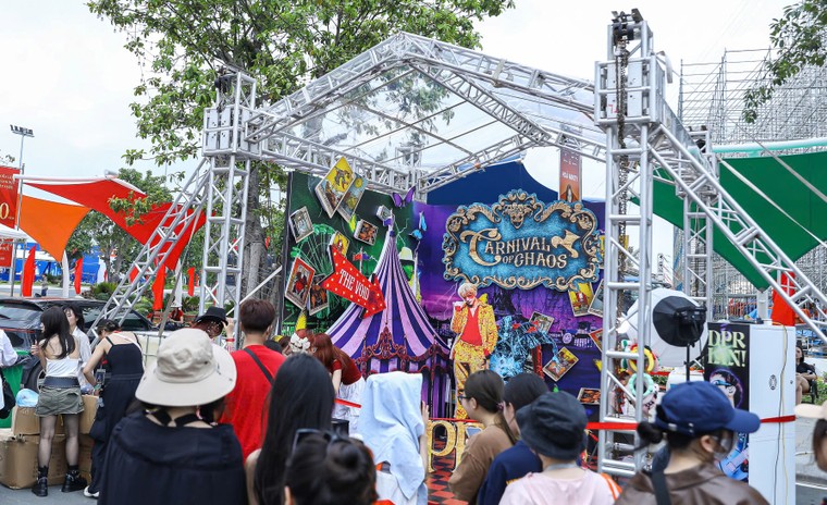 Đếm ngược 8Wonder: Fan “ôm rào’ từ 5h sáng, dàn siêu sao sẵn sàng cháy hết mình ảnh 2