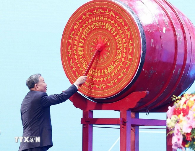 Tổng Bí thư Tô Lâm: Không áp đặt những chuẩn mực cũ cho nền giáo dục hiện đại ảnh 1