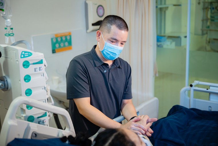 Chồng chia đôi lá gan cứu vợ: Khi tình yêu và y học hòa nhịp để viết nên điều kỳ diệu ảnh 2