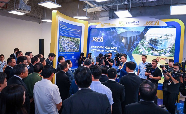 Tiếp tục đẩy mạnh ứng dụng AI, “siêu cảng” Việt Nam SuperPort™ của T&T Group gây ấn tượng mạnh tại VIIE 2025 ảnh 4