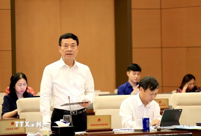 Chủ tịch Quốc hội: Khắc phục tình trạng "nghiên cứu rồi để trong ngăn tủ" ảnh 1