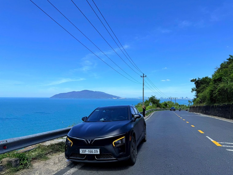 Thầy dạy lái xe bằng VinFast VF 7 chạy 55.000 km sau 9 tháng: “Tiết kiệm 150 triệu đồng/năm, học viên khen sướng hơn xe xăng” ảnh 2