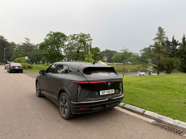 Thầy dạy lái xe bằng VinFast VF 7 chạy 55.000 km sau 9 tháng: “Tiết kiệm 150 triệu đồng/năm, học viên khen sướng hơn xe xăng” ảnh 3