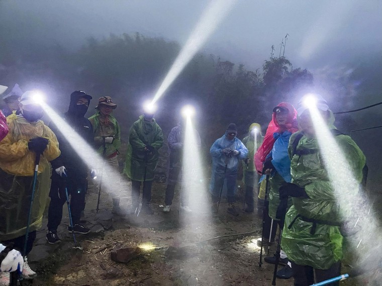 Chinh phục Fansipan: Khi Văn hóa “One team” hóa thành sức mạnh ảnh 1