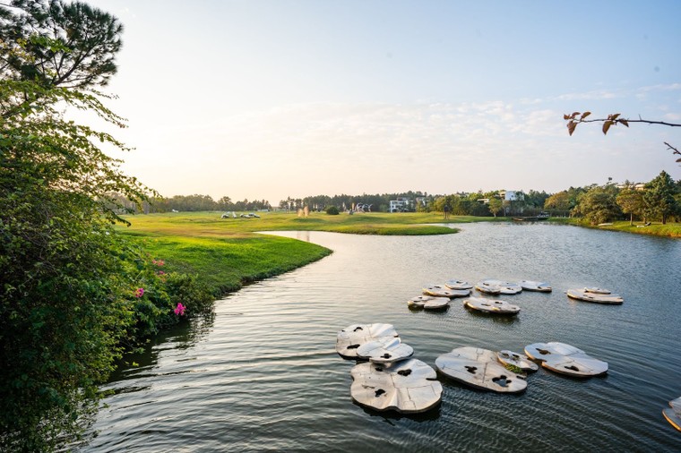  “Chạm” vào nghệ thuật trong không gian nghỉ dưỡng cao cấp - Trải nghiệm khác biệt tại Flamingo Đại Lải Resort ảnh 4