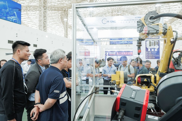 Khai mạc Tuần lễ Công nghiệp và Công nghệ Việt Nam 2025 tại Trung tâm triển lãm Việt Nam ảnh 5