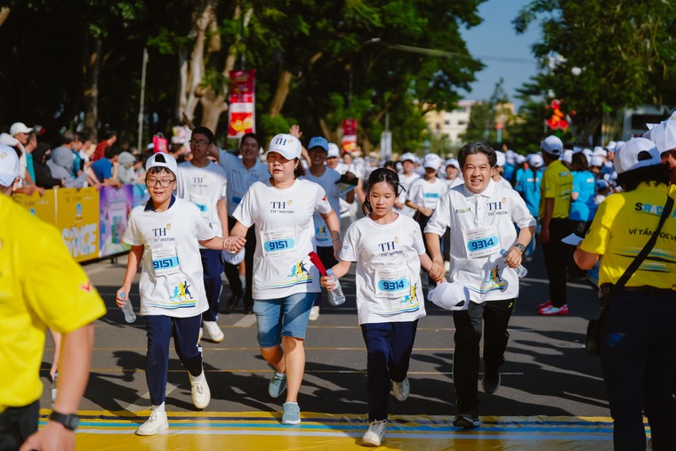 10.322 chiến binh chạy “Vì tầm vóc Việt” tại S-Race Cần Thơ ảnh 3