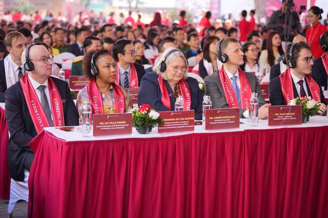 Bộ trưởng Bộ GD-ĐT: Sẽ tăng hỗ trợ học phí, học bổng cho sinh viên sư phạm ảnh 3