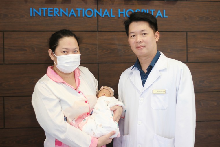 Gần 40 ngày nỗ lực hồi sinh sự sống bé trai sinh non chỉ nặng hơn 1kg tại Vinmec Phú Quốc ảnh 2