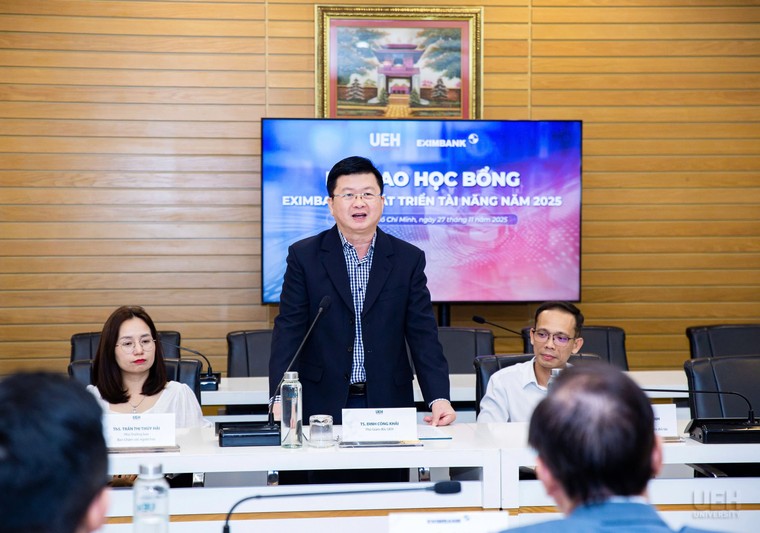 Eximbank trao học bổng trị giá 300 triệu đồng cho sinh viên Đại học Kinh tế Thành phố Hồ Chí Minh ảnh 2