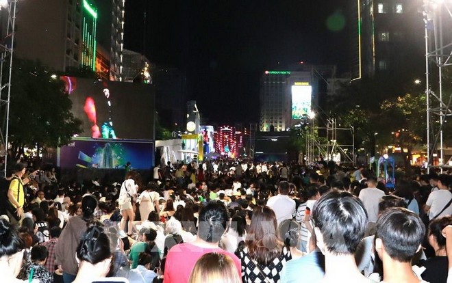 Đón năm mới 2026, Thành phố Hồ Chí Minh bắn pháo hoa tại 4 điểm ảnh 1