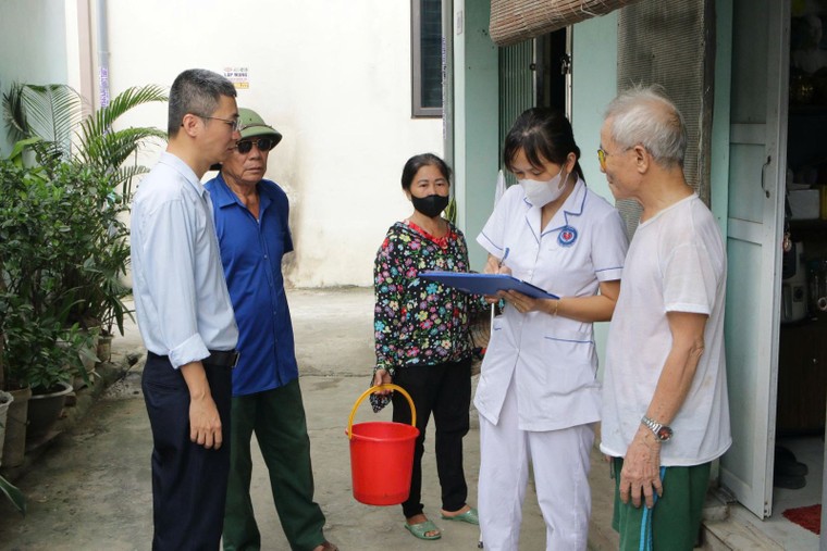 Hà Nội giám sát các trường hợp liệt mềm trước nguy cơ bệnh bại liệt xâm nhập ảnh 1