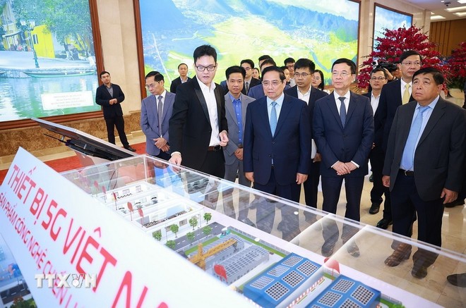 Thủ tướng: Phát triển kinh tế số, xã hội số, công dân số với "5 tiên phong, 5 có và 5 không" ảnh 1