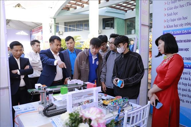 Bảo đảm quyền được định hướng nghề nghiệp và lựa chọn lộ trình học tập của học sinh ảnh 1