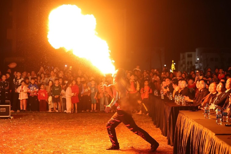 Hồng Lĩnh X’mas Fest: Khi lễ hội Giáng sinh trở thành “chất xúc tác” cho một đô thị đang chuyển mình ảnh 11