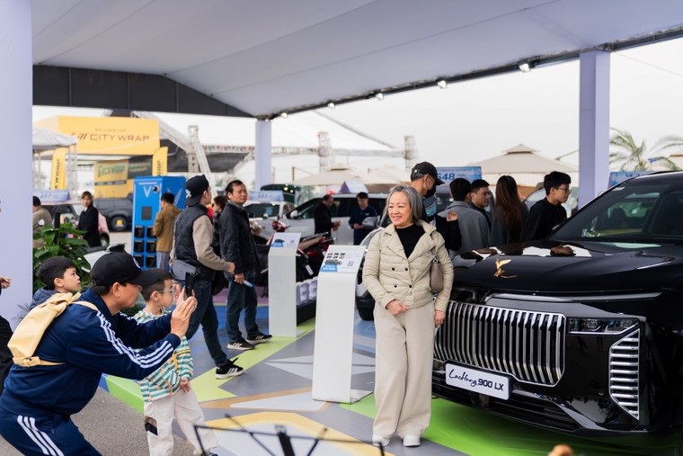 VinFast ghi dấu ấn di chuyển xanh tại Vietnam Mobility Show 2025 ảnh 1