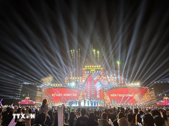 Các địa phương khắp mọi miền Tổ quốc tưng bừng chào đón năm mới 2026 ảnh 1