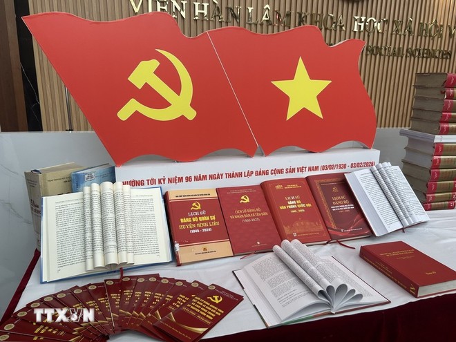 Khai trương Không gian trưng bày “Dưới cờ Đảng quang vinh" ảnh 1