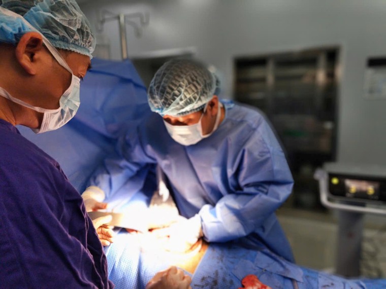 Bệnh nhân 88 tuổi ung thư dạ dày giai đoạn muộn hồi phục ngoạn mục sau phẫu thuật tại Vinmec Nha Trang ảnh 1