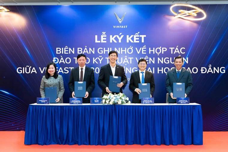 Vinfast hợp tác với 30 trường Đại học, Cao đẳng - Chuẩn hóa chương trình và chất lượng đào tạo kỹ sư ô tô điện ảnh 1