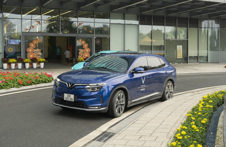 Xuống tiền VinFast VF 8 dịp giáp Tết: Nhận quà lớn, tiết kiệm cả trăm triệu đồng ảnh 1