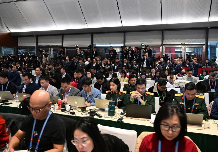 [Ảnh] Tổng Bí thư Tô Lâm chủ trì họp báo quốc tế công bố kết quả Đại hội đại biểu toàn quốc lần thứ XIV của Đảng ảnh 7