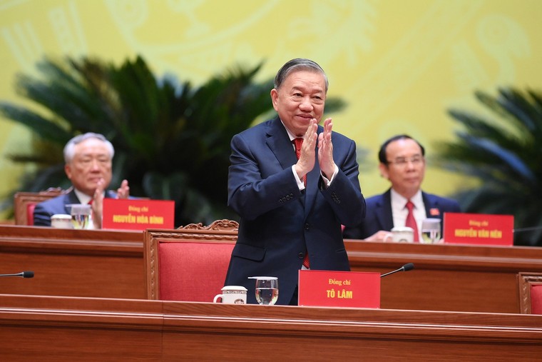 [Ảnh] Bộ Chính trị Ban Bí thư, Ban Chấp hành Trung ương khóa XIV ra mắt Đại hội ảnh 4