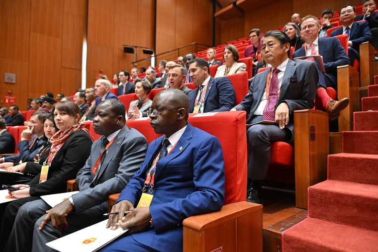 [Ảnh] Bộ Chính trị Ban Bí thư, Ban Chấp hành Trung ương khóa XIV ra mắt Đại hội ảnh 12