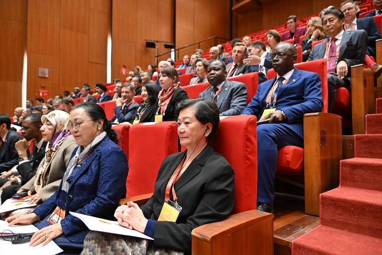 [Ảnh] Bộ Chính trị Ban Bí thư, Ban Chấp hành Trung ương khóa XIV ra mắt Đại hội ảnh 11