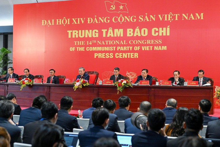 [Ảnh] Tổng Bí thư Tô Lâm chủ trì họp báo quốc tế công bố kết quả Đại hội đại biểu toàn quốc lần thứ XIV của Đảng ảnh 5