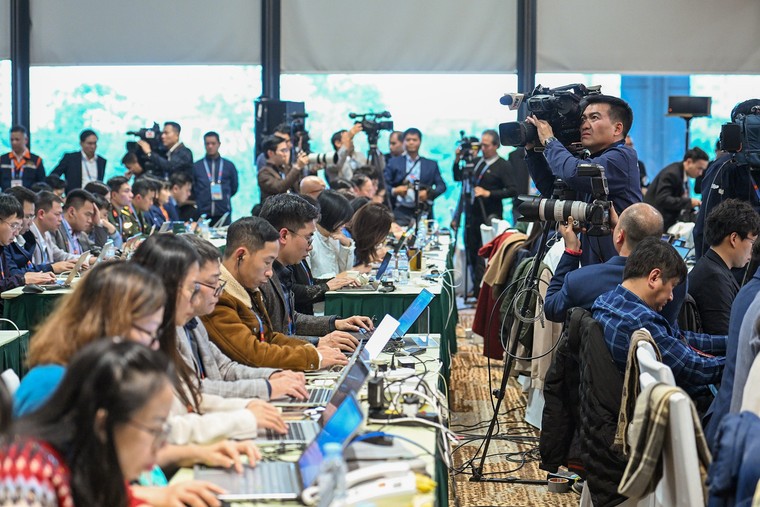 [Ảnh] Tổng Bí thư Tô Lâm chủ trì họp báo quốc tế công bố kết quả Đại hội đại biểu toàn quốc lần thứ XIV của Đảng ảnh 6