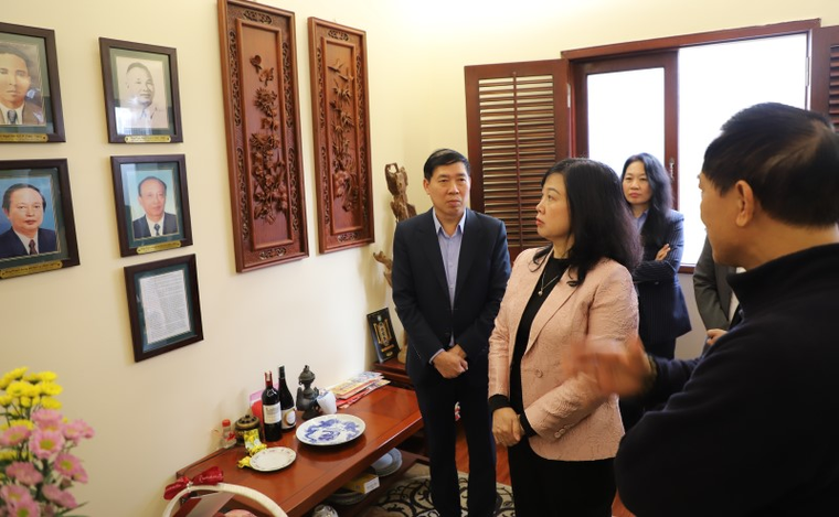 Bộ trưởng Bộ Y tế Đào Hồng Lan thắp hương, tri ân lãnh đạo Bộ tiền nhiệm ảnh 3