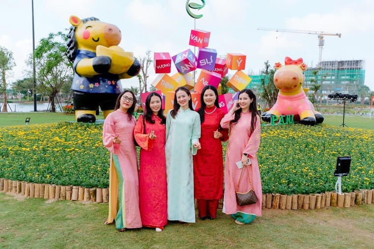 Ecopark tràn ngập sắc hoa tại các đại đô thị khắp 3 miền dịp Tết Bính Ngọ 2026 ảnh 9