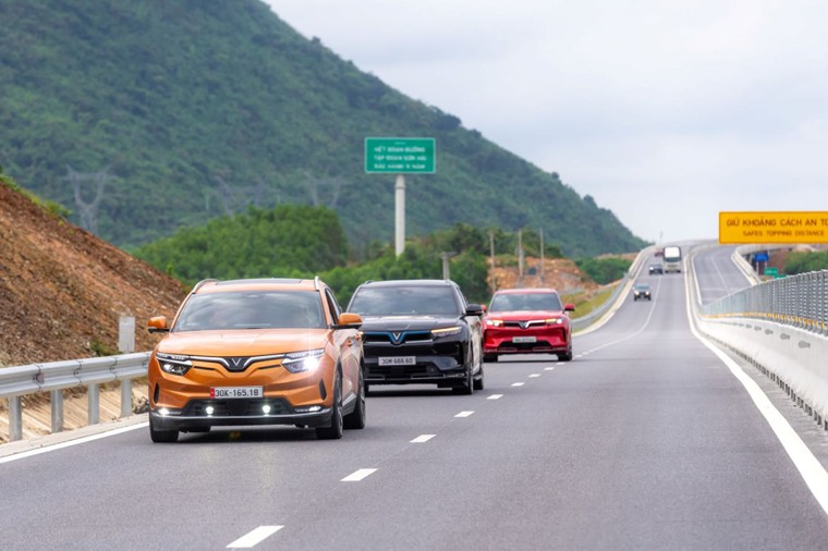 Chủ xe nói thẳng về VinFast VF 8: “Đáng giá tới từng xu, vận hành yên tâm tuyệt đối” ảnh 2