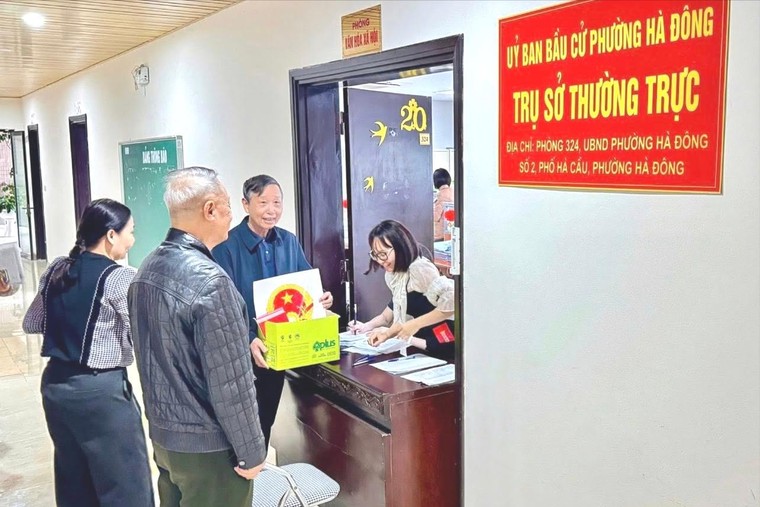 Hà Nội quyết tâm hoàn thành xuất sắc nhiệm vụ bầu cử ảnh 5