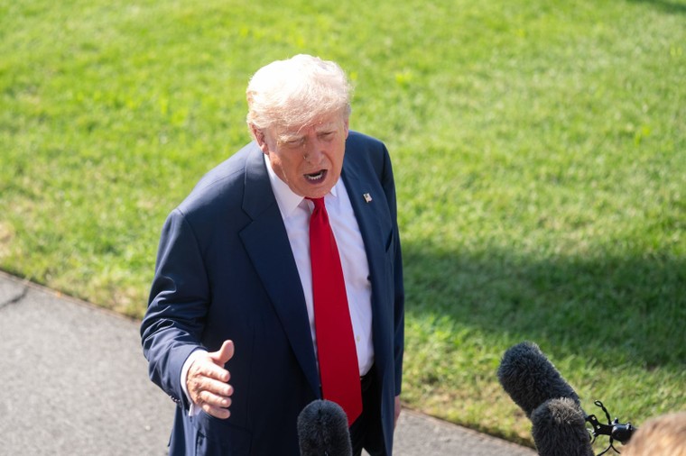 Tổng thống Trump yêu cầu Tehran "đầu hàng", cho rằng tân Lãnh tụ Tối cao Iran có thể đã chết ảnh 1