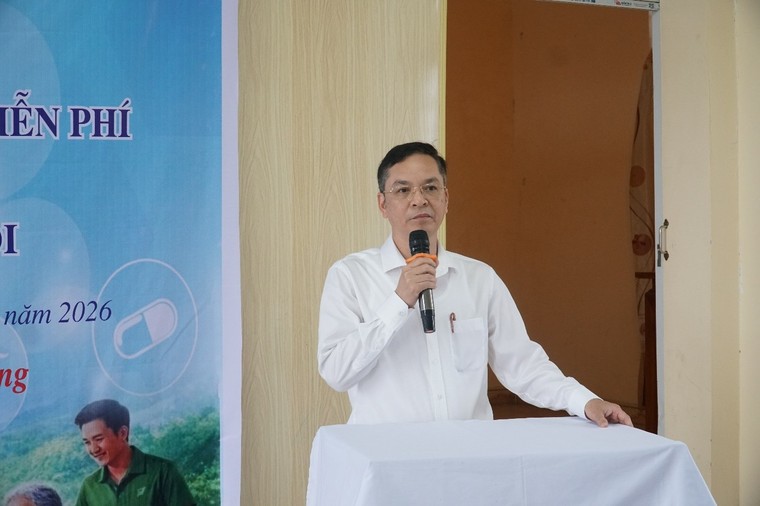 Công đoàn Y tế Việt Nam tổ chức khám bệnh, tư vấn sức khỏe và cấp phát thuốc miễn phí cho người có công, gia đình chính sách và người cao tuổi tại xã Thái Thụy, Hưng Yên ảnh 2