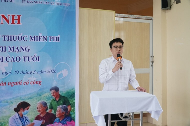 Công đoàn Y tế Việt Nam tổ chức khám bệnh, tư vấn sức khỏe và cấp phát thuốc miễn phí cho người có công, gia đình chính sách và người cao tuổi tại xã Thái Thụy, Hưng Yên ảnh 5