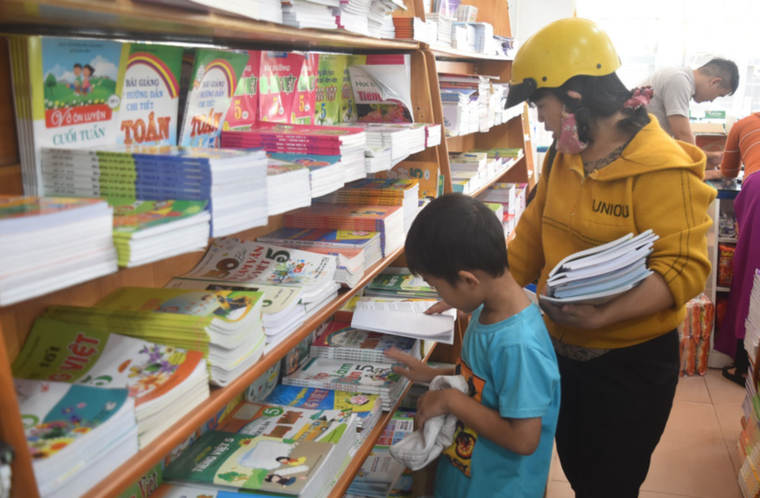 Đề xuất miễn phí sách giáo khoa trên toàn quốc từ năm học 2029-2030 ảnh 1