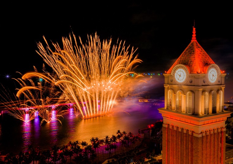 Vượt biển, băng rừng, xô đổ kỷ lục: Hai thập kỷ “mộng mơ để rực rỡ” của Sun Group ảnh 4