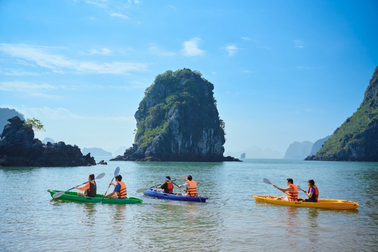 Vân Đồn kích hoạt “mỏ vàng” du lịch, đón 12 vạn du khách dịp lễ 30/4 - 1/5 ảnh 2