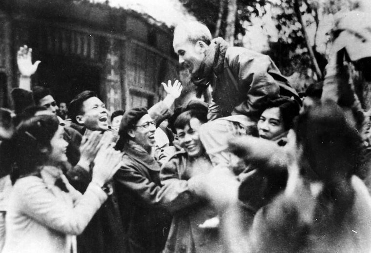Tư tưởng của Chủ tịch Hồ Chí Minh là ngọn đuốc soi đường cho chúng ta đi ảnh 1