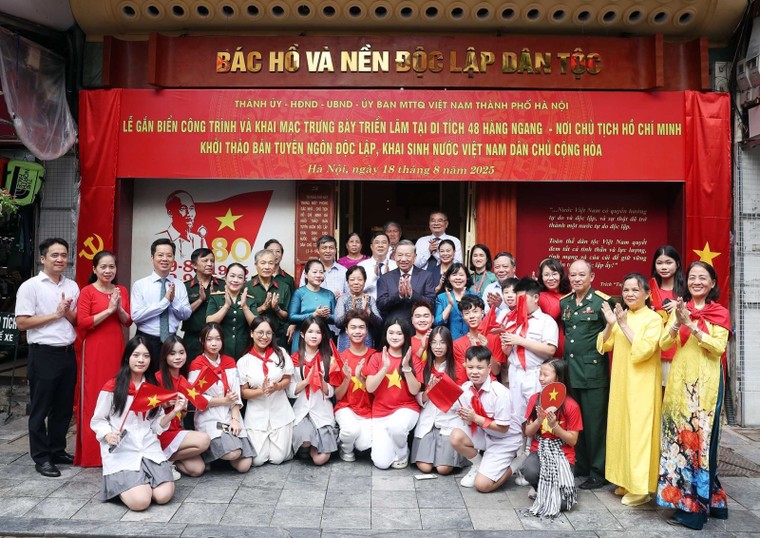 Tư tưởng của Chủ tịch Hồ Chí Minh là ngọn đuốc soi đường cho chúng ta đi ảnh 2