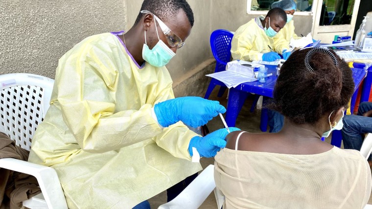 Khi nào thế giới có vaccine cho chủng Ebola mới? ảnh 1