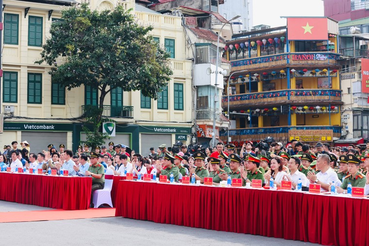 40.000 sản phẩm dinh dưỡng Vinamilk tiếp sức chương trình “Tổ quốc bình yên” ảnh 1